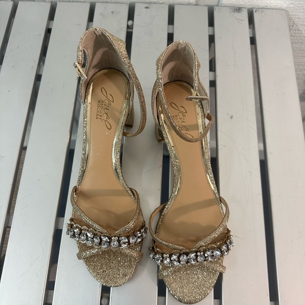 Badgley Mischka Women's Gold Glittered Joanne Heeled Sandal Size 8W NWOT